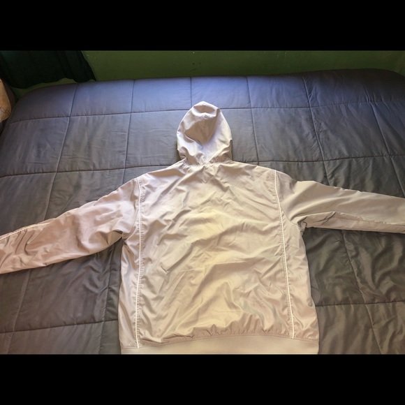 Nike Lightweight Jacket - Picture 3 of 4